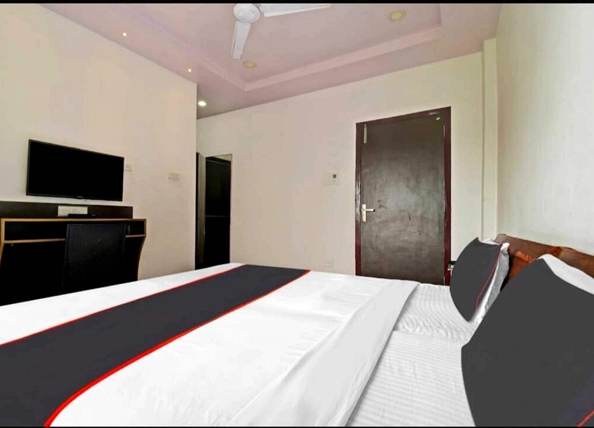 Collection O Megha Resort Jorhāt Dış mekan fotoğraf