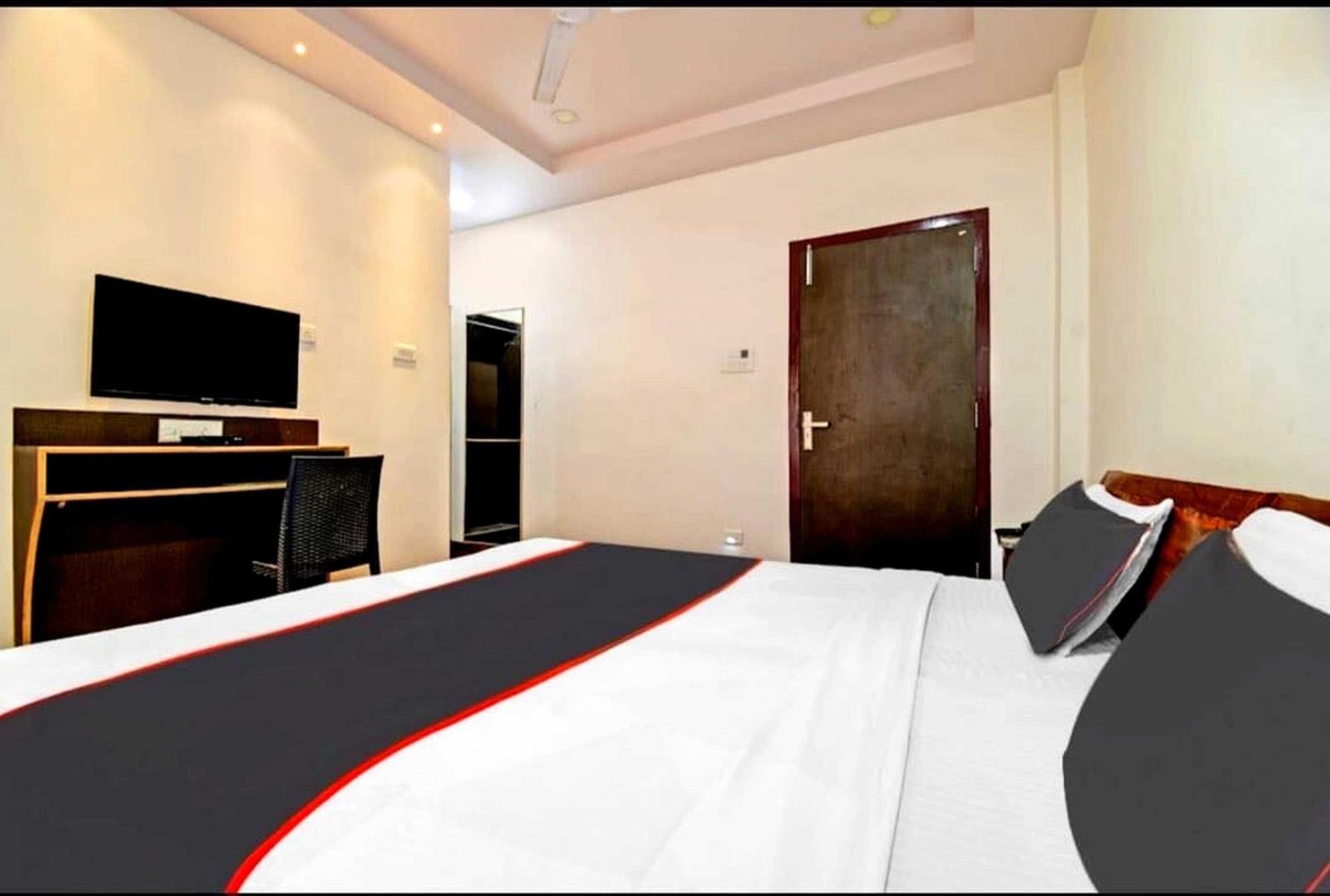 Collection O Megha Resort Jorhāt Dış mekan fotoğraf