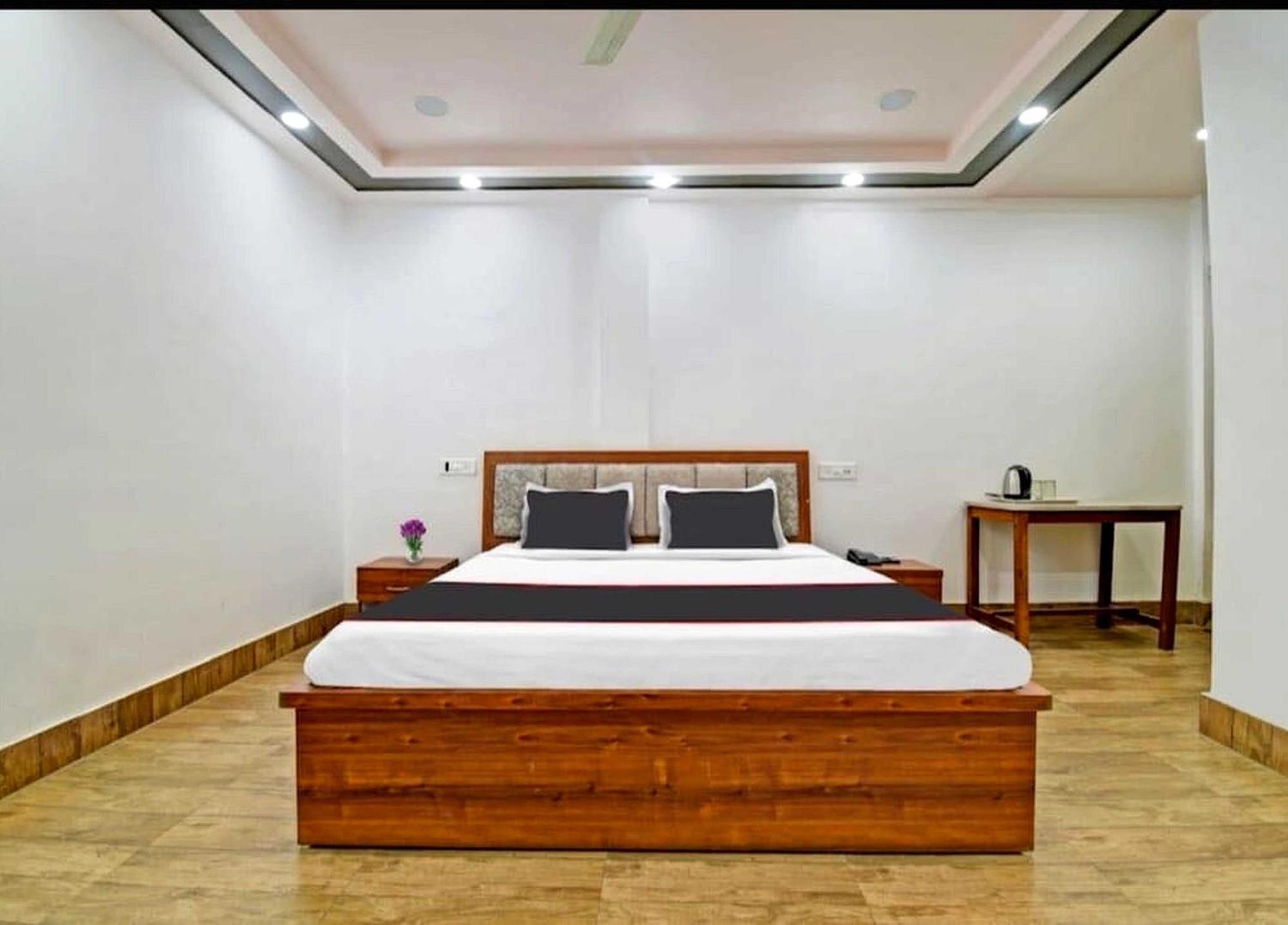 Collection O Megha Resort Jorhāt Dış mekan fotoğraf