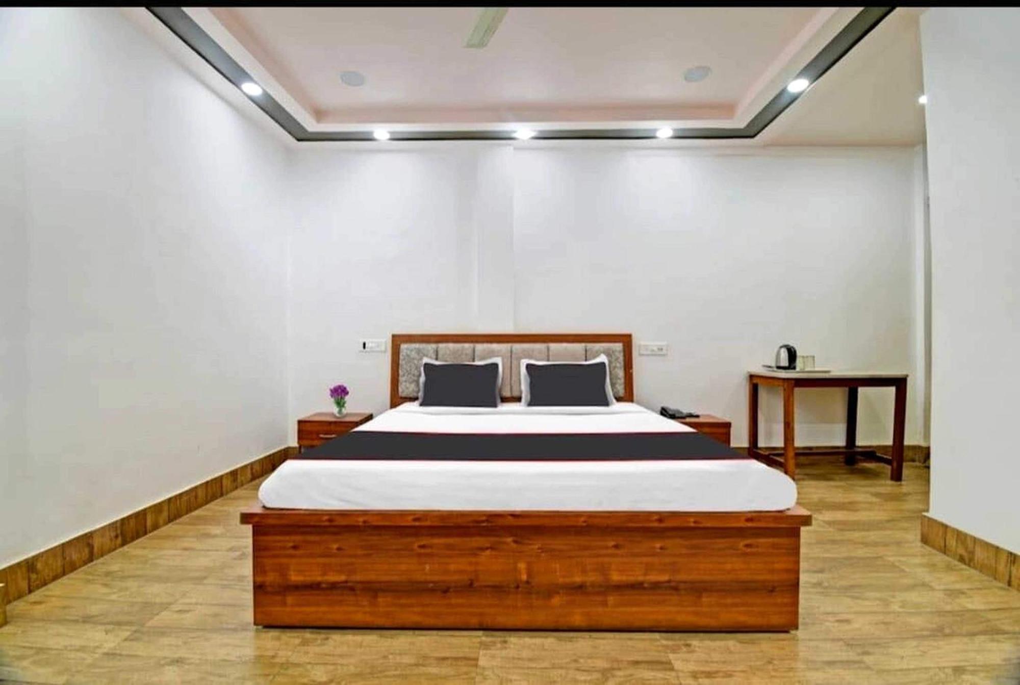 Collection O Megha Resort Jorhāt Dış mekan fotoğraf