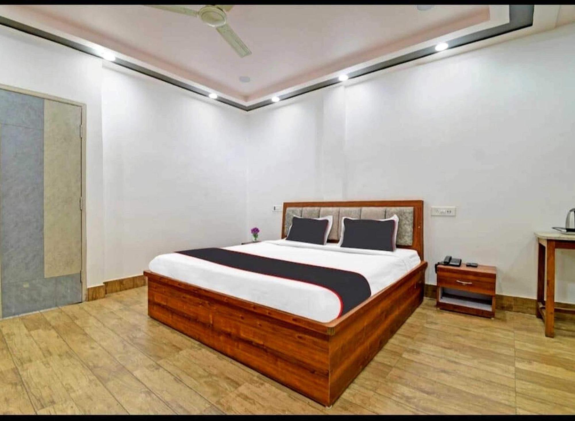 Collection O Megha Resort Jorhāt Dış mekan fotoğraf